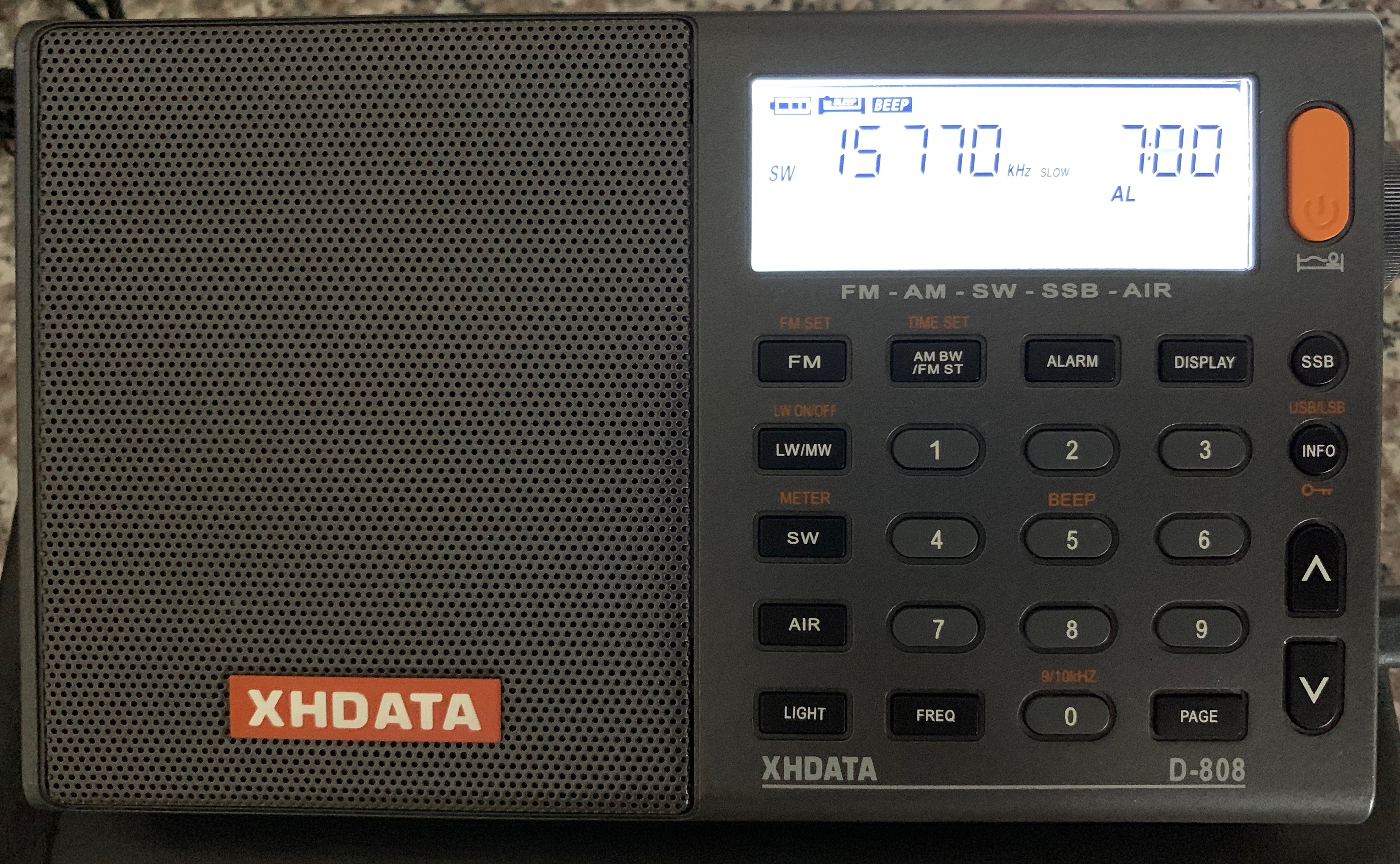 XHDATA D-808: using an external longwire antenna for MW